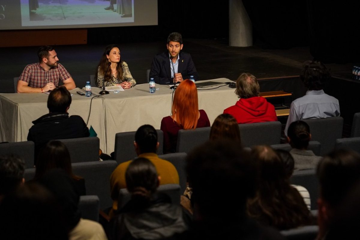 El Ejido y el IES Pablo Ruiz Picasso actualizan la visión de los alumnos por las Humanidades con unas jornadas