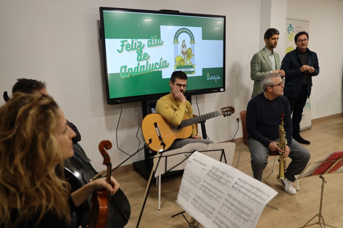 El Centro Asociativo Municipal acoge una jornada de convivencia con asociaciones y colectivos de El Ejido por el Día de Andalucía