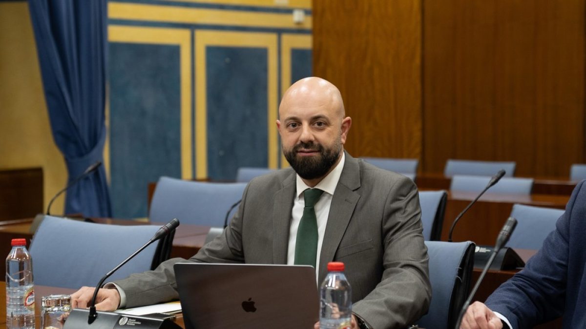 VOX critica que el Gobierno de Moreno Bonilla rechace su iniciativa para acabar con los enganches ilegales