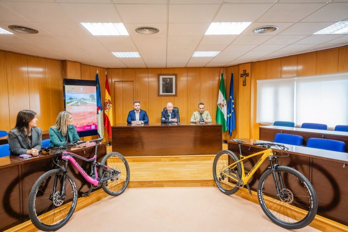 El Ayuntamiento organiza las rutas \"Pedaleando por Roquetas de Mar\"