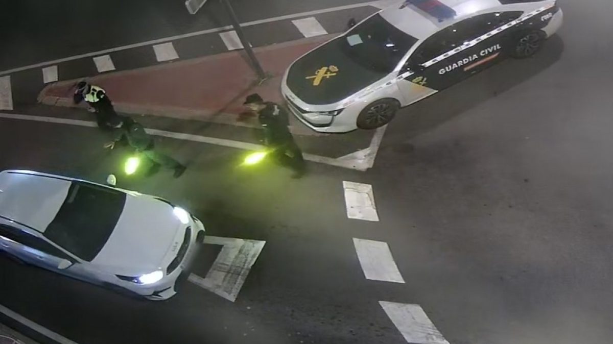 Detienen a tres personas tras darse a la fuga de un control en Roquetas de Mar