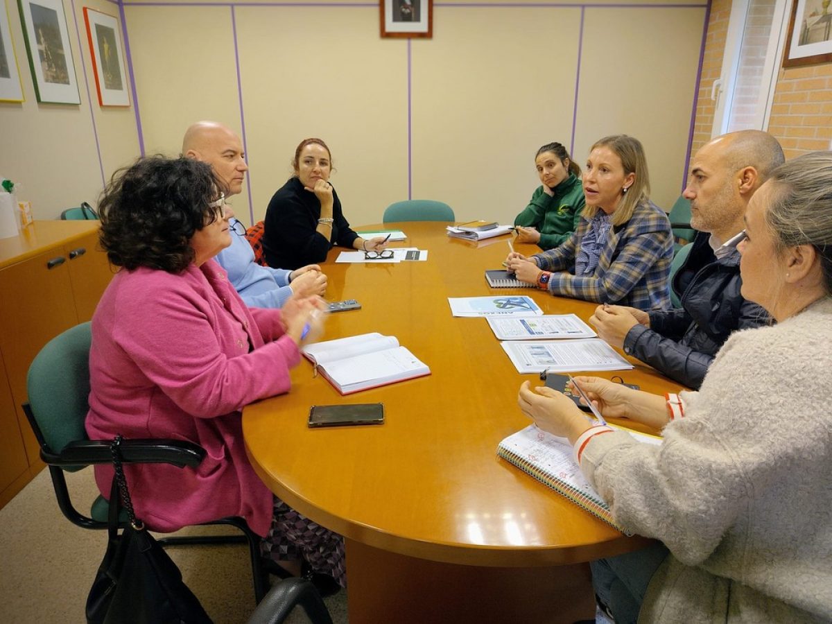 Distrito Sanitario Poniente y Ayuntamiento de El Ejido se unen para crear la primera Unidad Activa de Ejercicio Físico