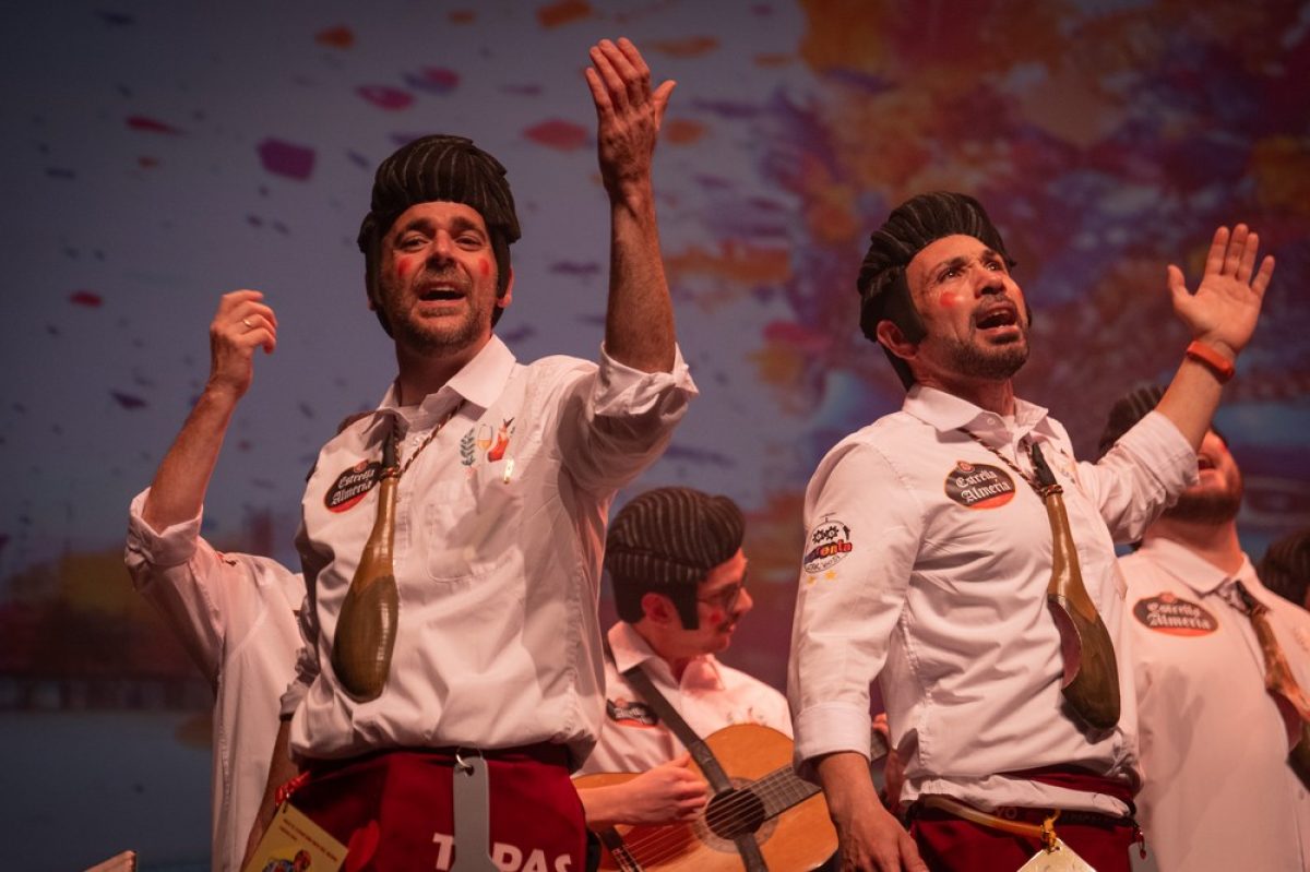 Roquetas de Mar vive la alegría del Carnaval con la celebración del concurso  y fiesta de disfraces y la tradicional muestra