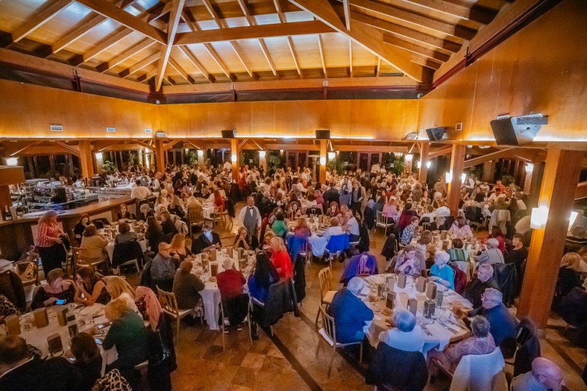 Alrededor de 400 mujeres asisten a la Cena de La Mujer organizada por el Ayuntamiento de Roquetas de Mar