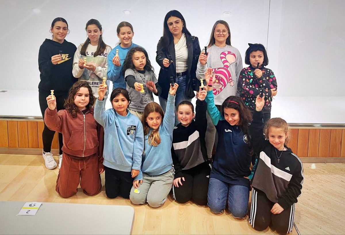 Roquetas de Mar acoge dos rondas del Campeonato Infantil de Almería de Ajedrez por equipos