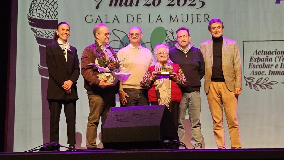 Adra celebra la Gala de la Mujer con un emotivo homenaje, baile y tributos en la \'Semana por la Igualdad\'