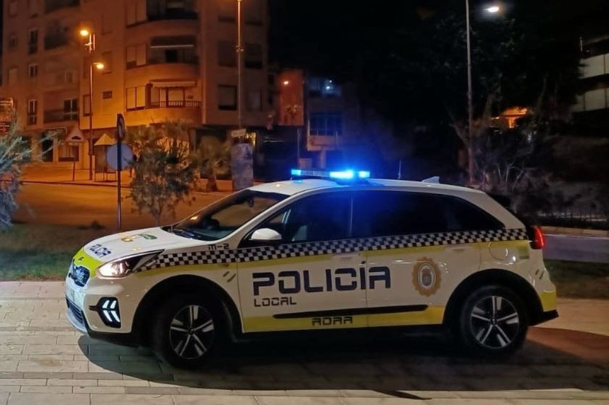 Imagen de archivo de un vehículo de Policía Local abderitano. /Ayto. Adra