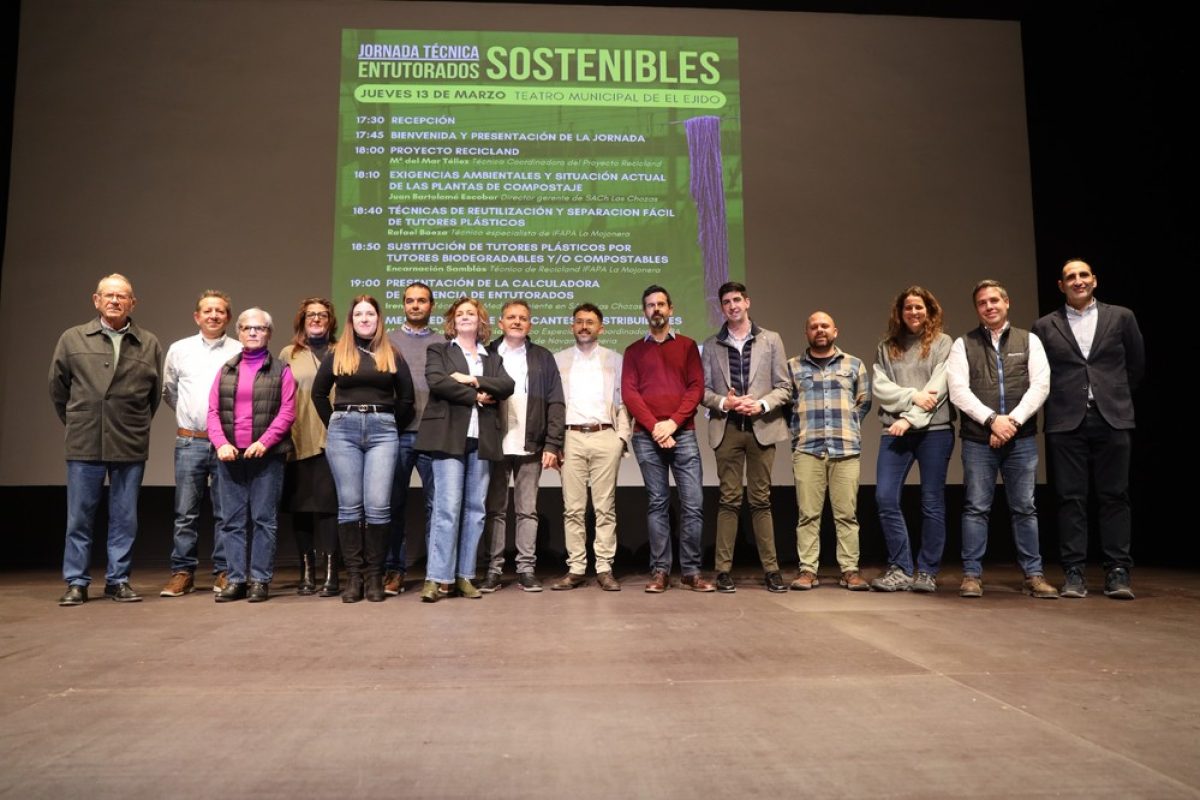 Ayuntamiento de El Ejido, Junta e IFAPA informan sobre el entutorado sostenible en la gestión de restos vegetales