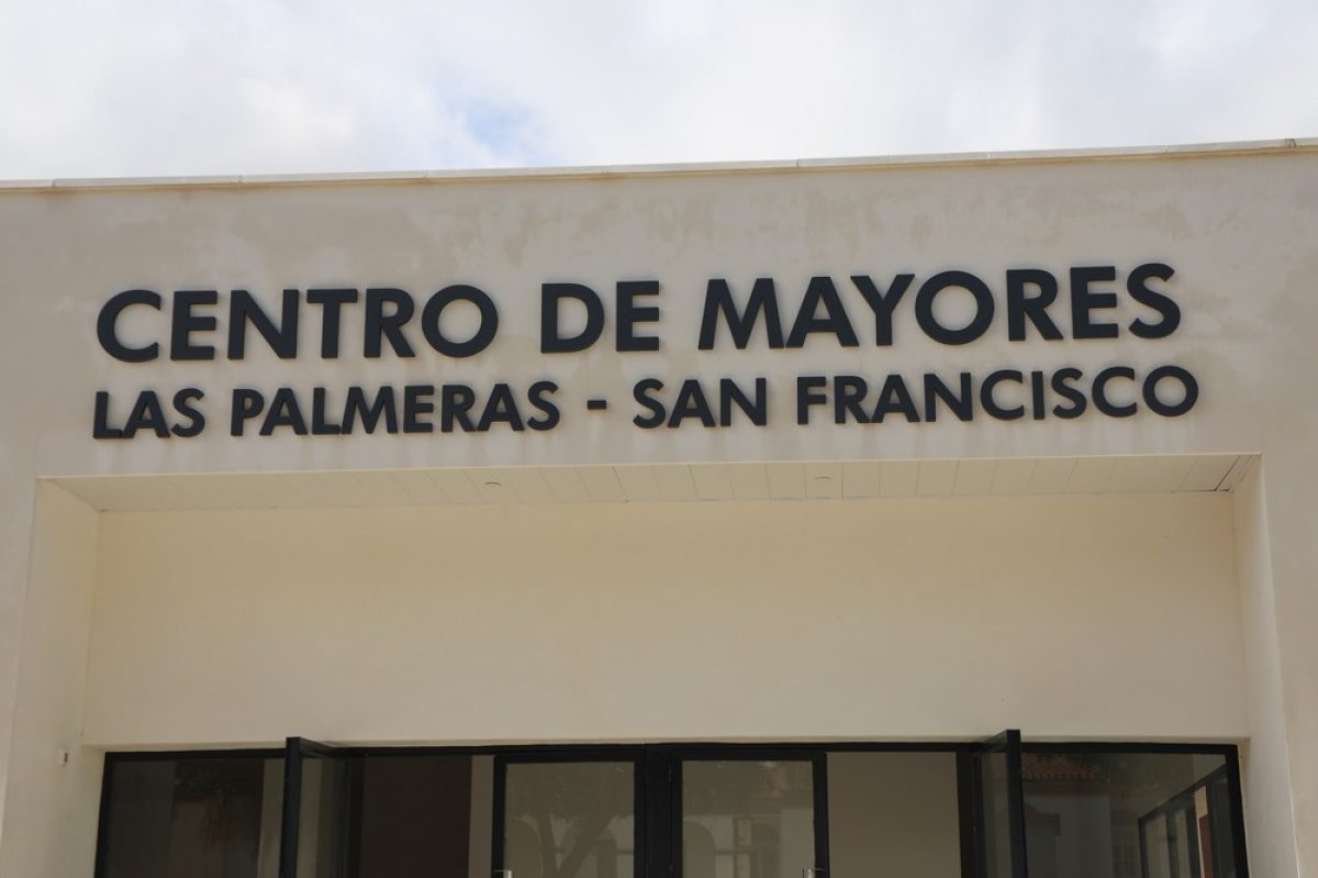 El nuevo Centro de Mayores de la Plaza Centuria dispondrá en breve de mobiliario