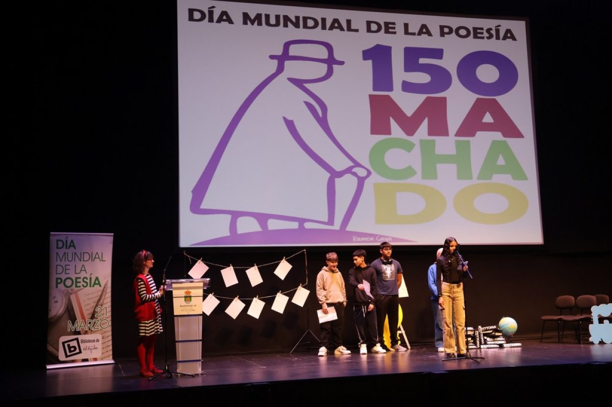 Más de medio millar de escolares de El Ejido recitan a Antonio Machado por el Día Mundial de la Poesía