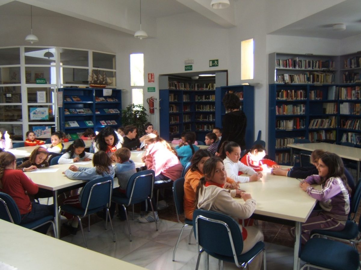 Vícar \'siembra poesías\' para celebrar el día mundial de este género literario