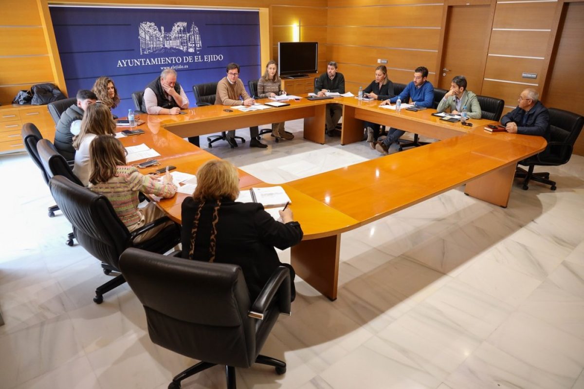 El Ayuntamiento ejidense remodelará el pavimento y hará más accesibles los pasillos de la zona antigua del cementerio de El Ejido