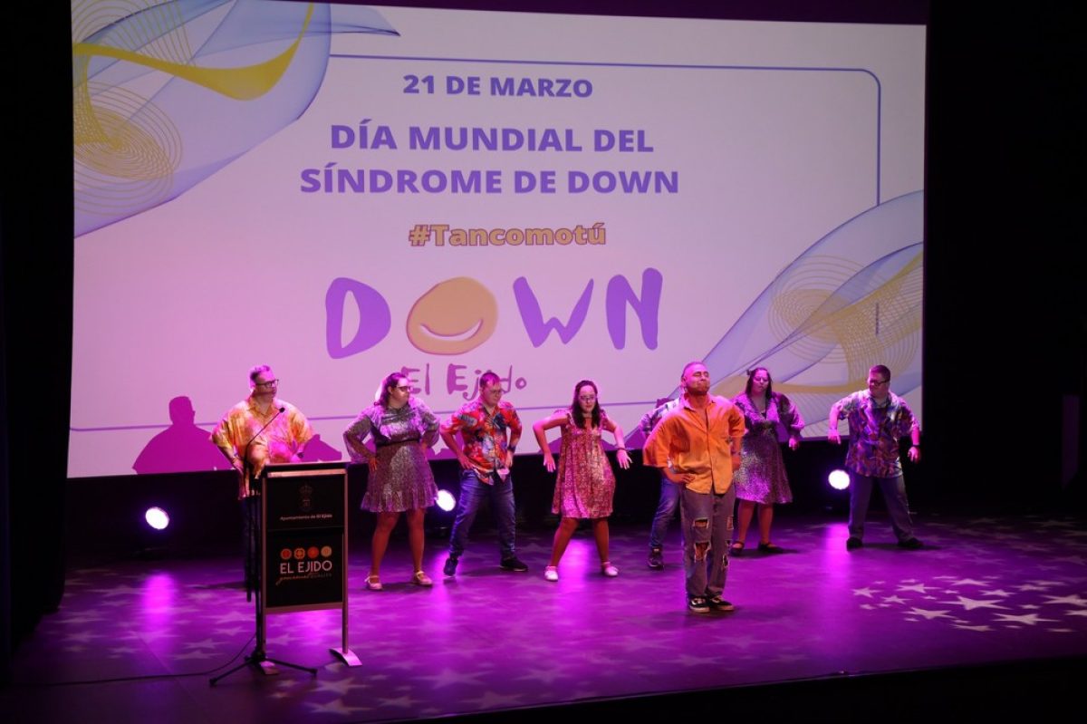 Down El Ejido reivindica un trato igualitario para conmemorar el Día Mundial del Síndrome de Down en una Gala que muestra que son \'Tan como tú\'