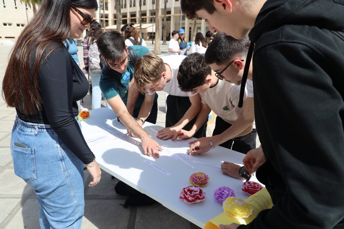 ERACIS+ y Mesa Comunitaria de Ejido Centro conmemoran el Día de la Poesía con \'Poetas en la calle\'