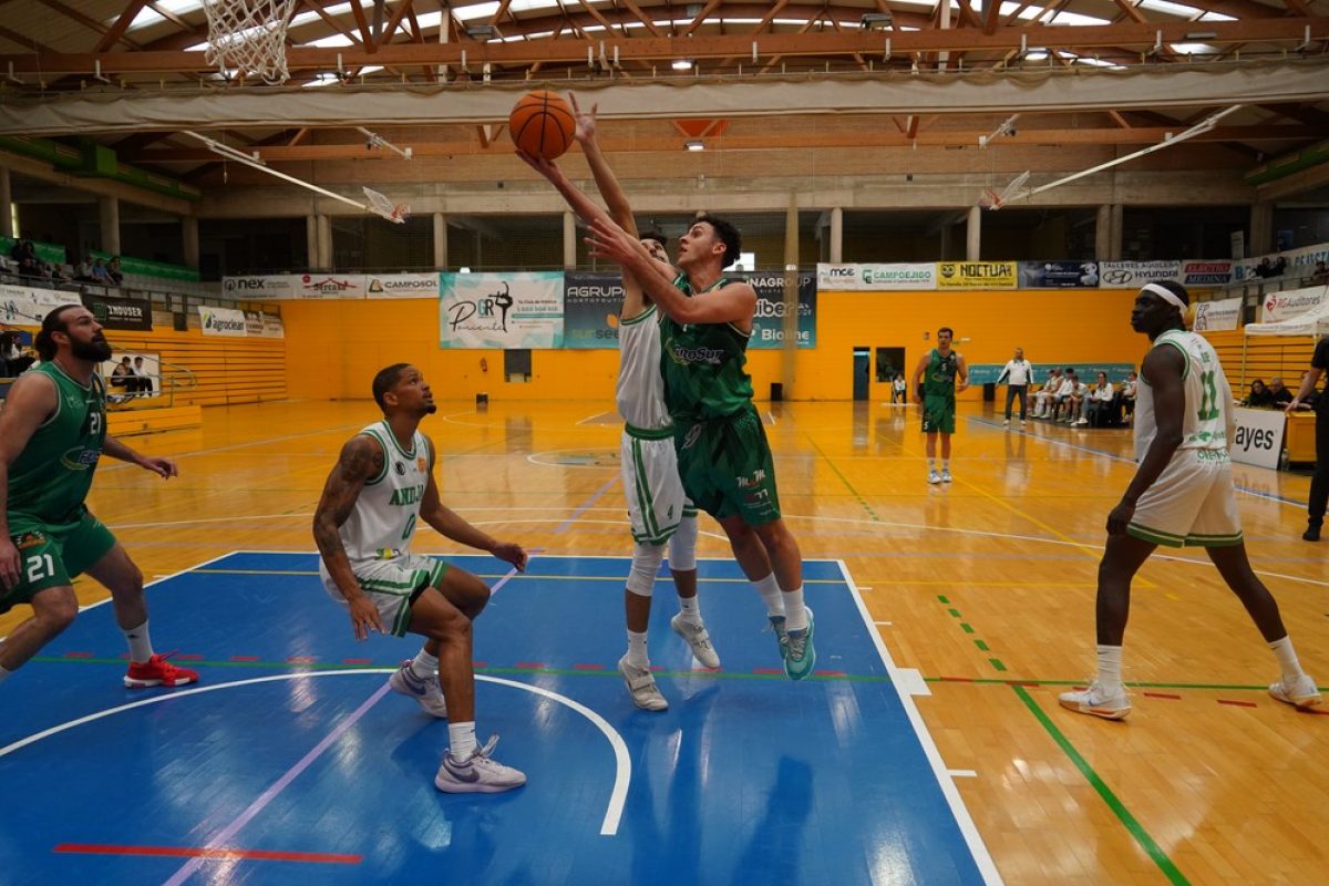 Heroica victoria en Melilla (67-68) que pone a Fitosur Baloncesto Murgi a dos victorias de la salvación