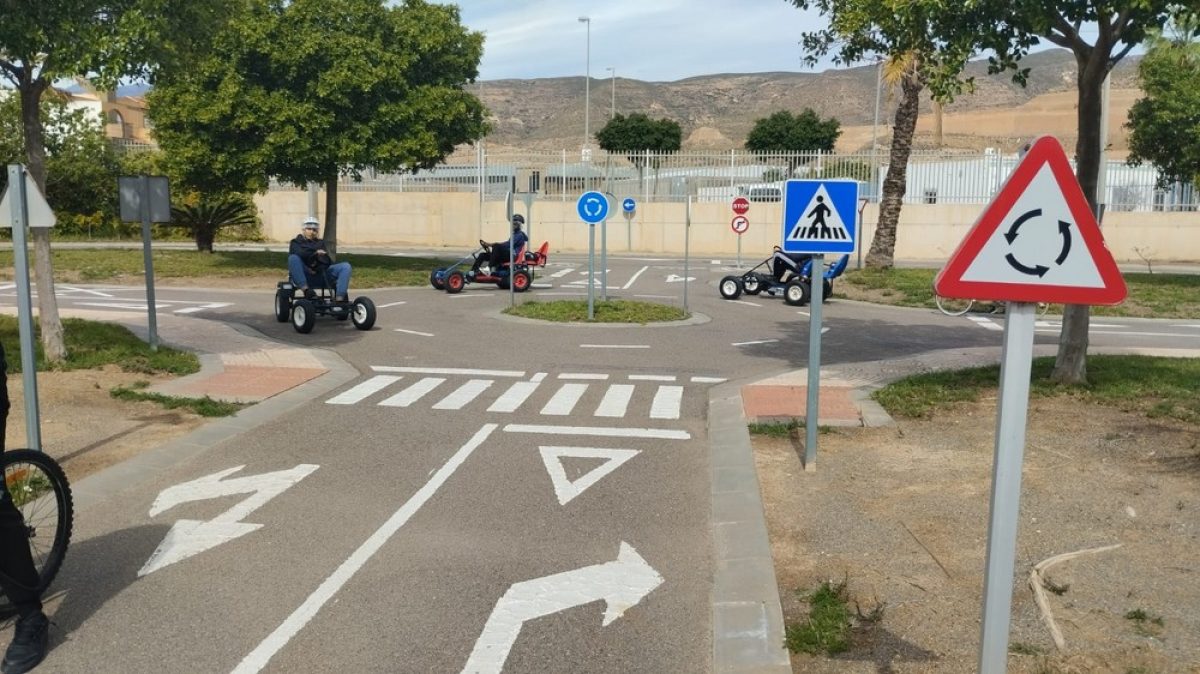 Más de trescientos alumnos han podido comprobar por sí mismos los efectos del alcohol y las drogas en la conducción