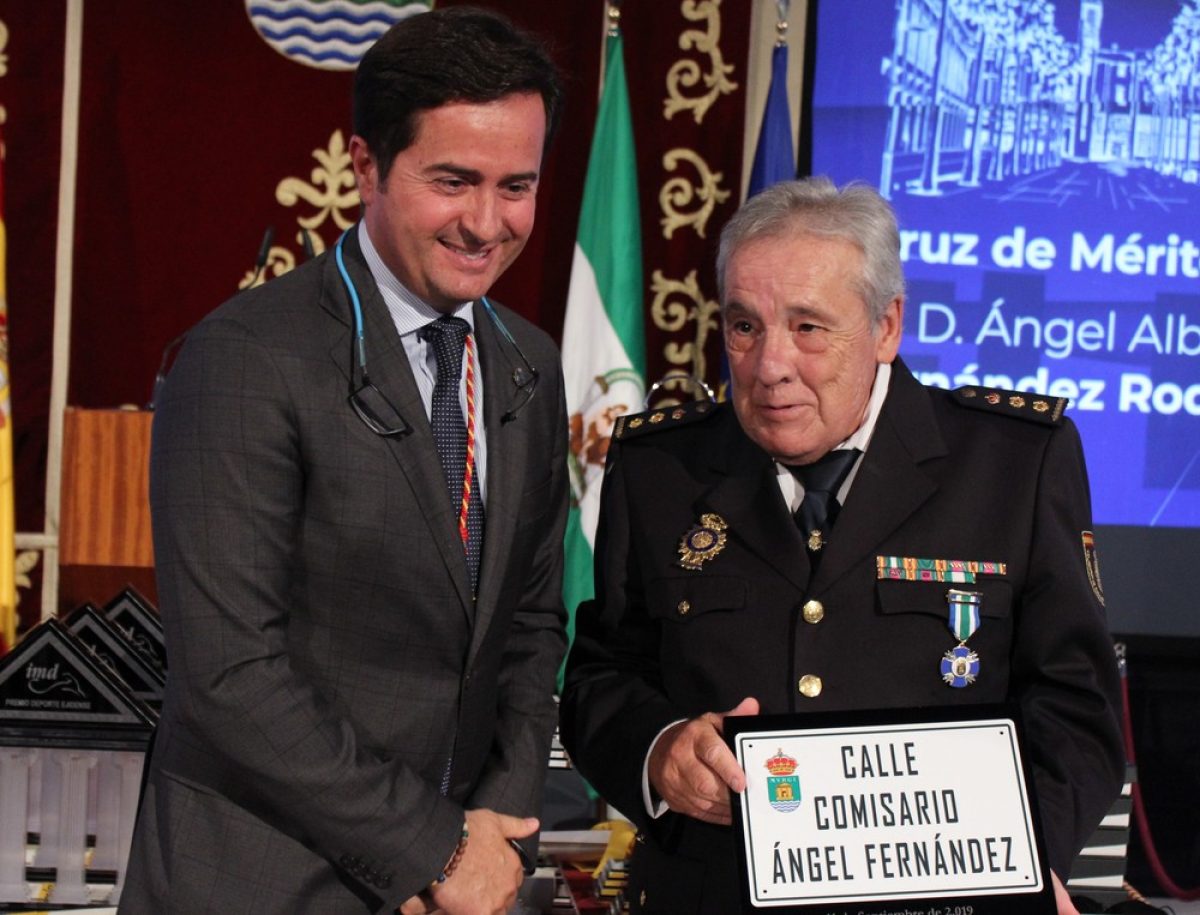 El Ayuntamiento de El Ejido traslada su pésame por el fallecimiento del excomisaio Ángel Fernández