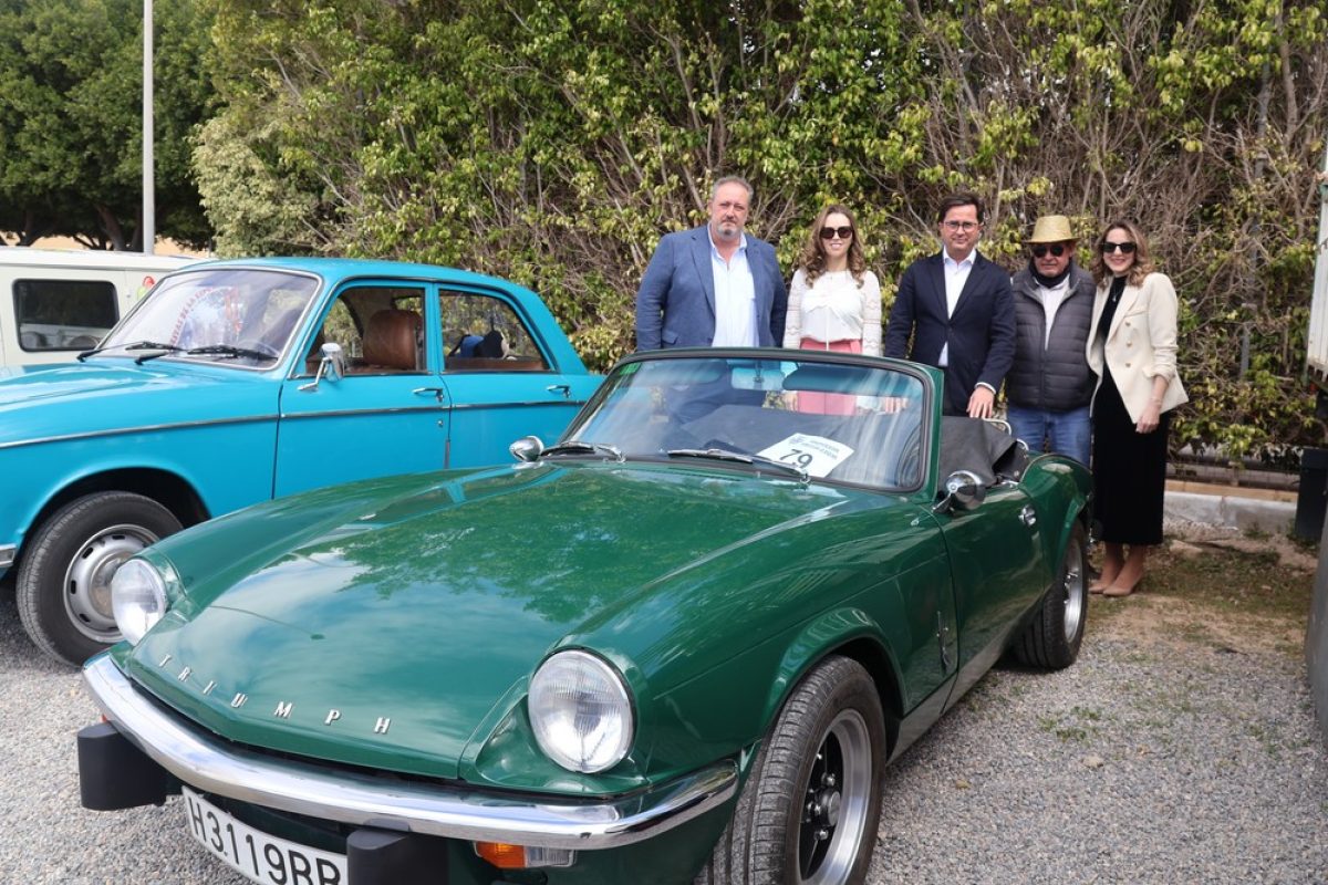 Más de un centenar de coches y motos participan en la I Concentración de Vehículos Antiguos de Pampanico