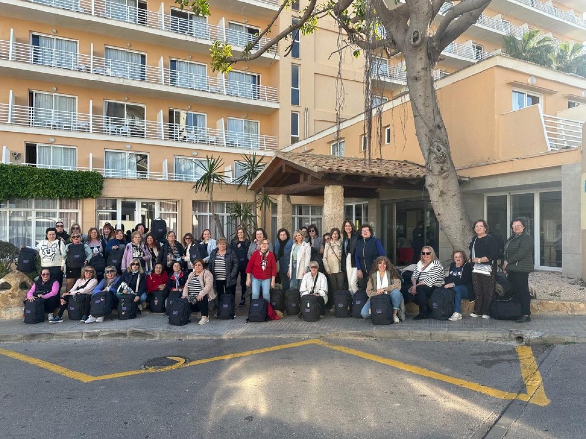 Casi medio centenar de mujeres de Vícar disfrutaron de un viaje de convivencia a Mallorca