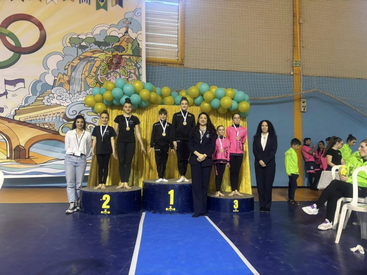 Acrobática El Ejido se cuelga cinco medallas en el Torneo Ciudad de Loja