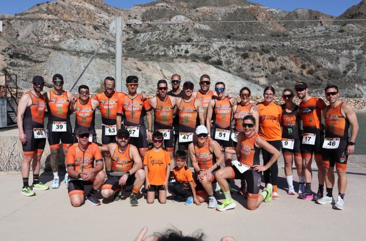 Triatlón El Ejido no se baja del cajón y triunfa en el Duatlón de Cuevas