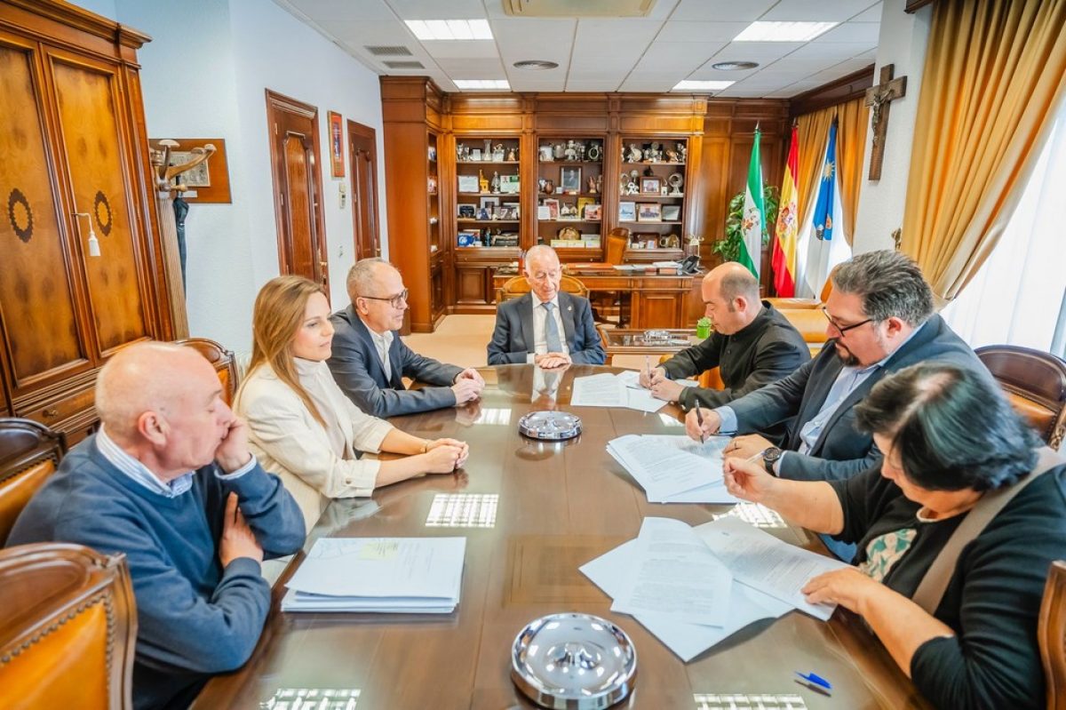 El Ayuntamiento roquetero firma de convenios de colaboración con Parroquias y Cofradías