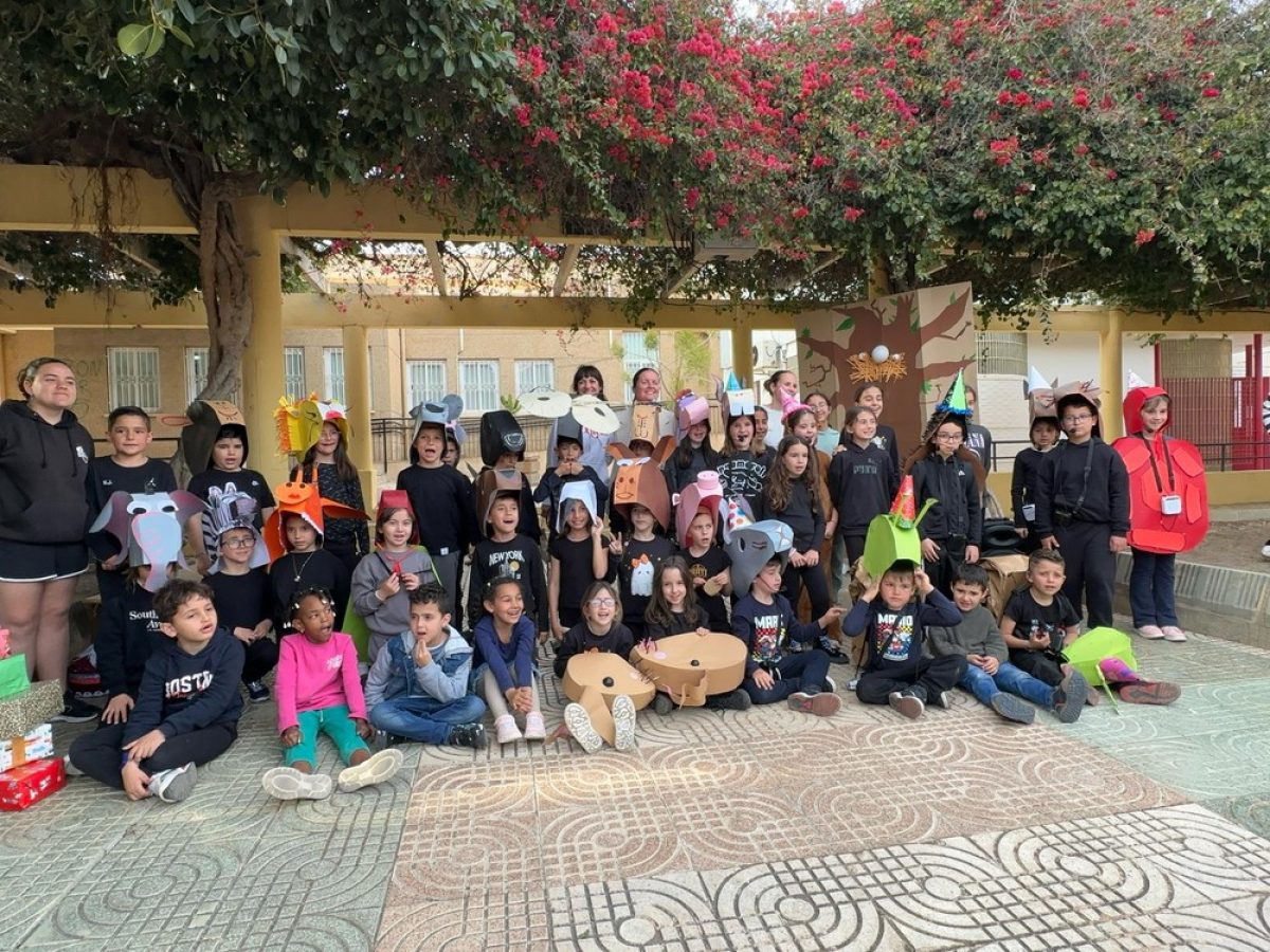 Decenas de niños y niñas celebran el Día Internacional del Libro Infantil y Juvenil en Vícar