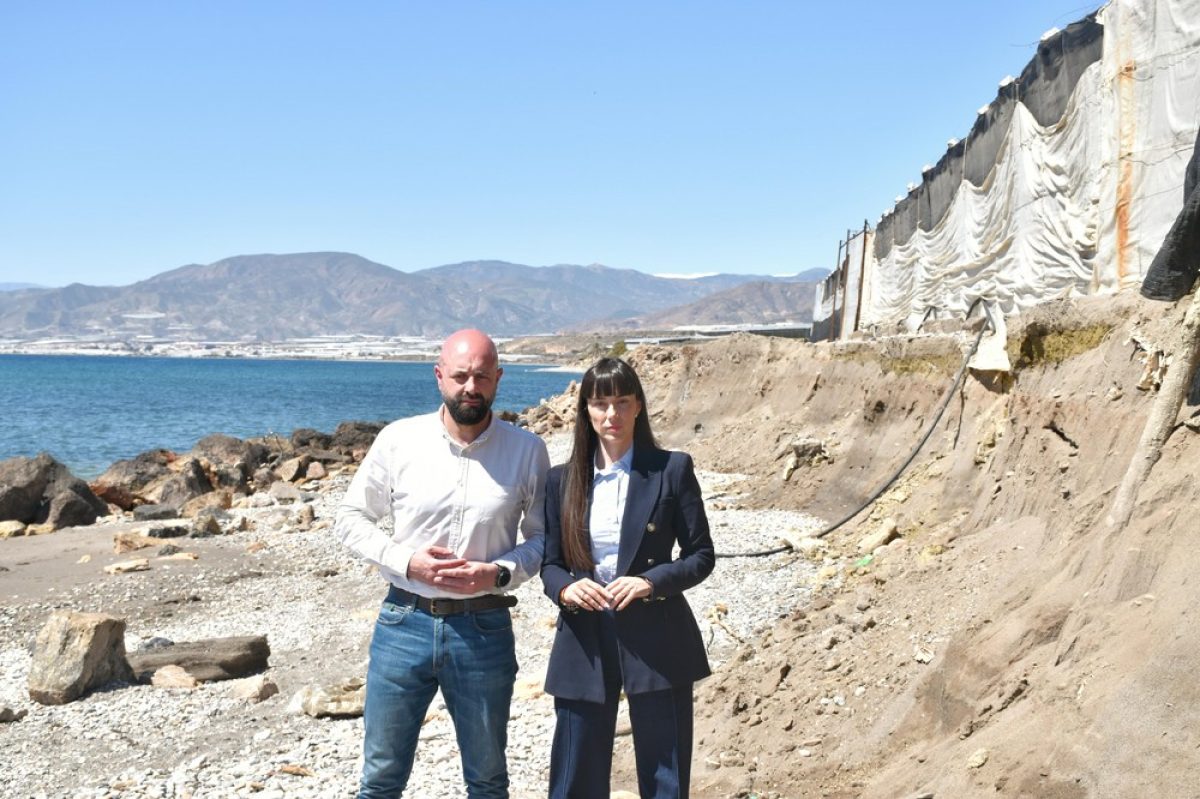 VOX exige declarar la playa de Balerma en situación de \"regresión grave\" para iniciar inmediatamente los trabajos de recuperación