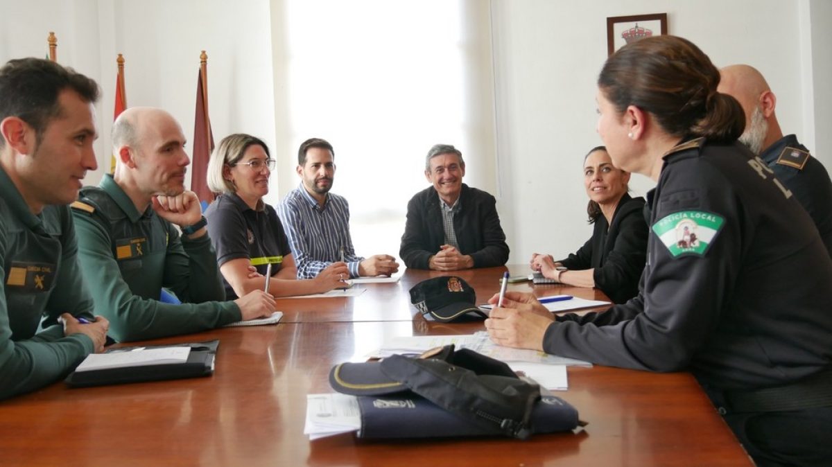 Adra establece un dispositivo especial de seguridad y limpieza para Semana Santa