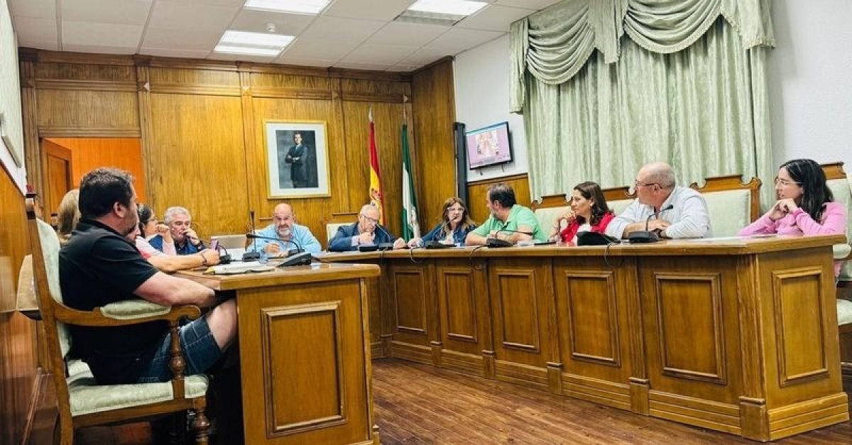 El Ayuntamiento de Dalías aprueba una moción para exigir rebajas fiscales a los agricultores afectados por la DANA