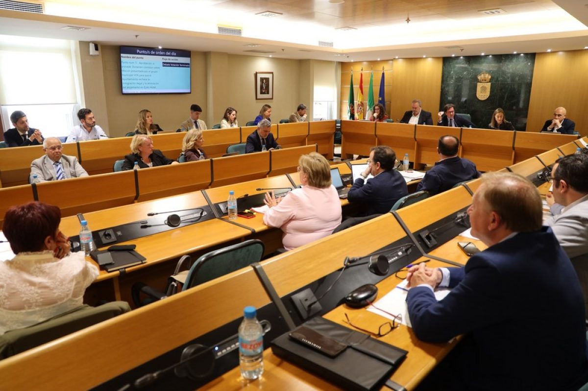 El Pleno del Ayuntamiento exige al Gobierno de España que aplique la Ley de Extranjería y se comprometa a frenar la inmigración ilegal