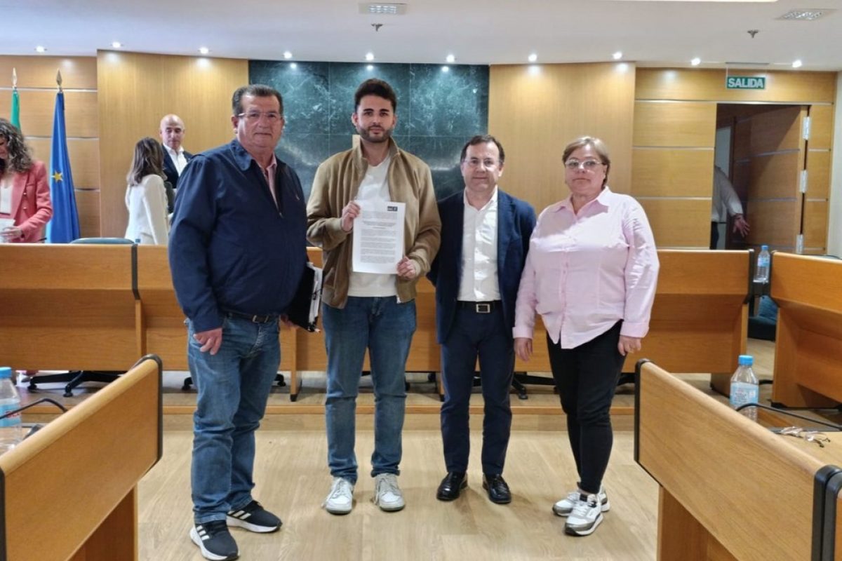 El PSOE de El Ejido arranca el compromiso de mejorar las conexiones de bus con la UAL