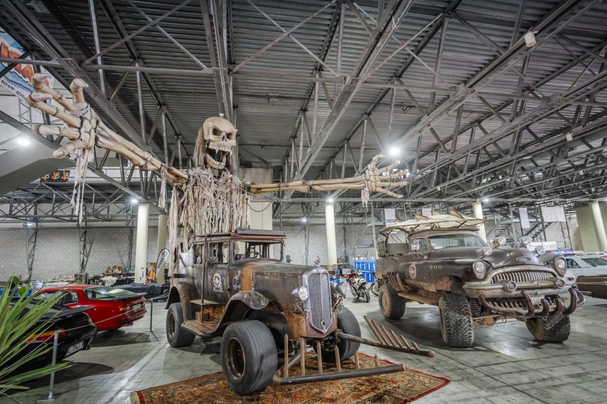 El Palacio de Congresos de Aguadulce abre las puertas   de \"RetroAlmería\" con joyas del motor y antigüedades