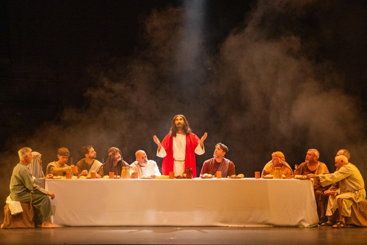 La representación de \'La Pasión\' da un año más el pistoletazo de salida a la Semana Santa de Adra