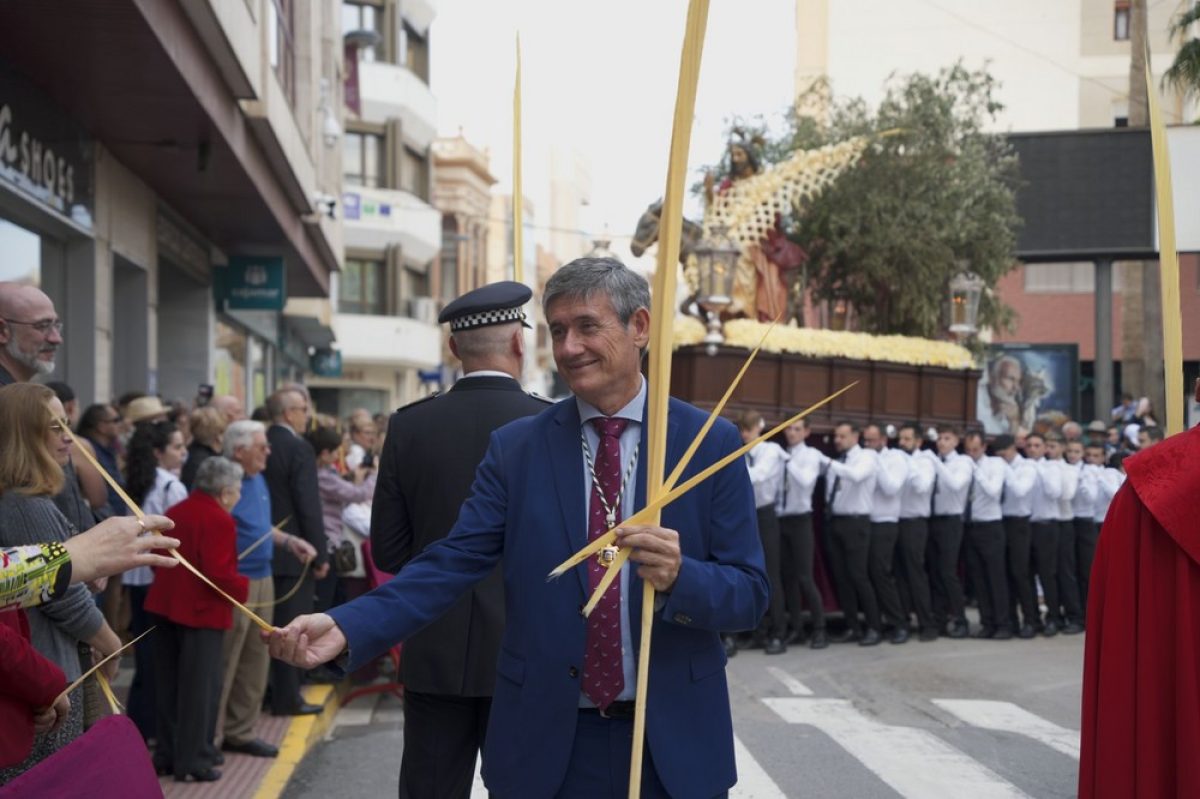 El Cristo de la Humildad y María Stma de la Esperanza y la Misericordia de Adra procesionan el Domingo de Ramos