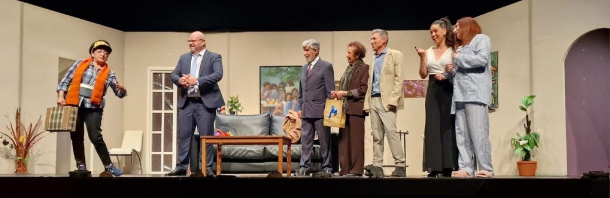 Gran éxito de la Escuela Municipal de Teatro de Roquetas de Mar con la puesta en escena de \'Dinero B\'