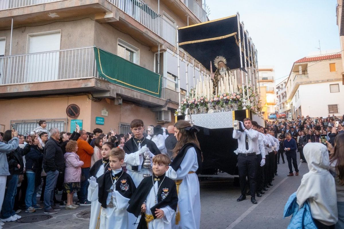 Nuestro Padre Jesús Nazareno y María Santísima de los Dolores recorren las calles de Adra en Miércoles Santo