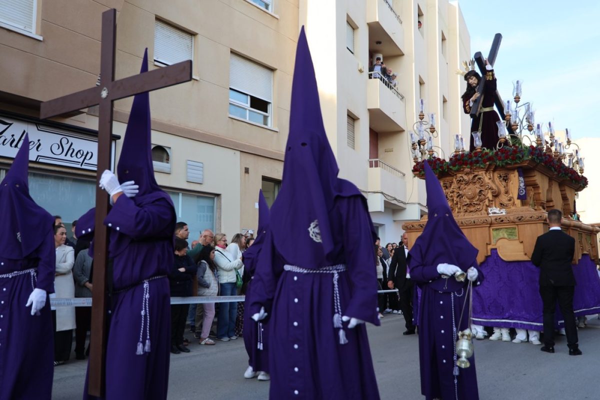 Procesión de la Cofradía de Nuestro Padre Jesús Nazareno y Nuestra Señora de los Dolores de Balerma en este Jueves Santo
