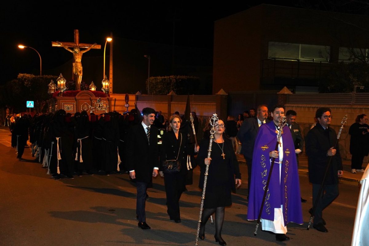 Góngora acompaña el Viacrucis con la imagen del Santísimo Cristo del Amor de Santo Domingo
