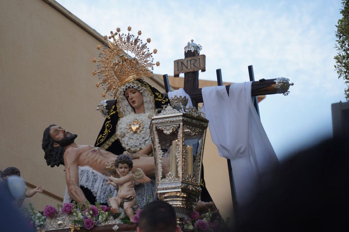 Noches emotiva con la Estación de Penitencia de Nuestra Señora de Las Angustias y el Cristo de la Buena Muerte