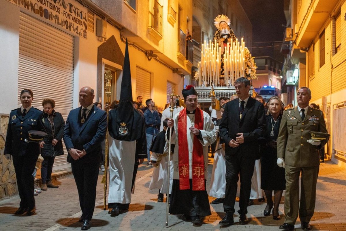 Silencio sepulcral en Adra este Viernes Santo con el Santo Entierro y María Santísima de los Dolores en su Soledad