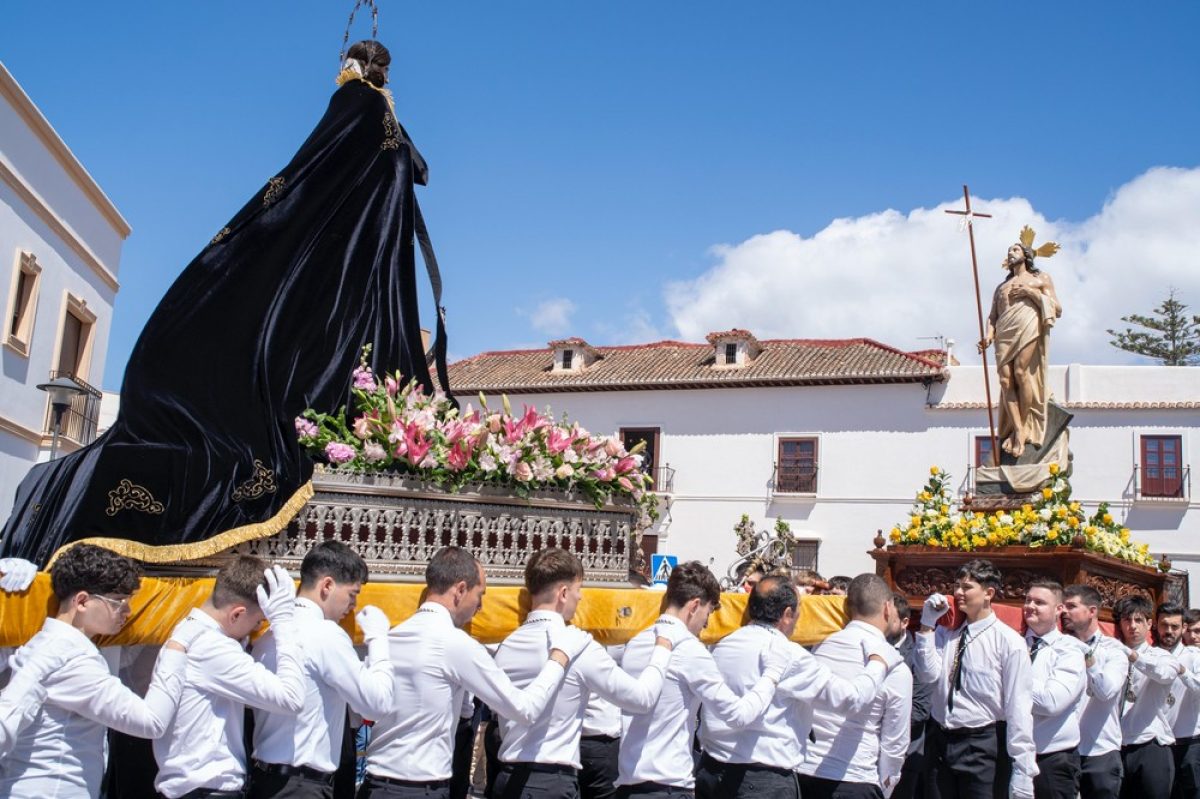 Adra pone el broche de oro a su Semana Santa con un multitudinario Encuentro este Domingo de Resurrección