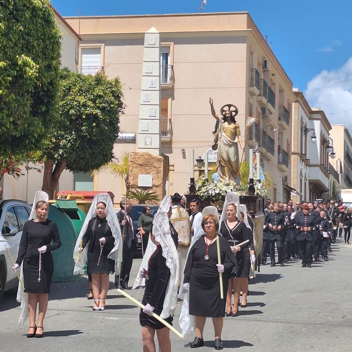Cristo Resucitado vuelve a recorrer las calles de Dalías en un emotivo domingo de Pascua