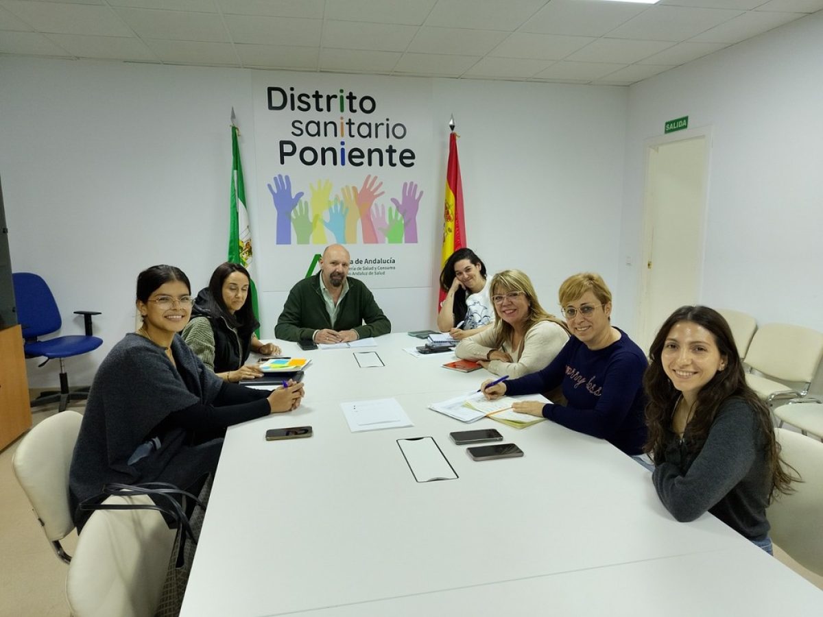 El Distrito Sanitario Poniente promueve una reunión con Médicos del Mundo para coordinar una intervención sanitaria en zonas vulnerables