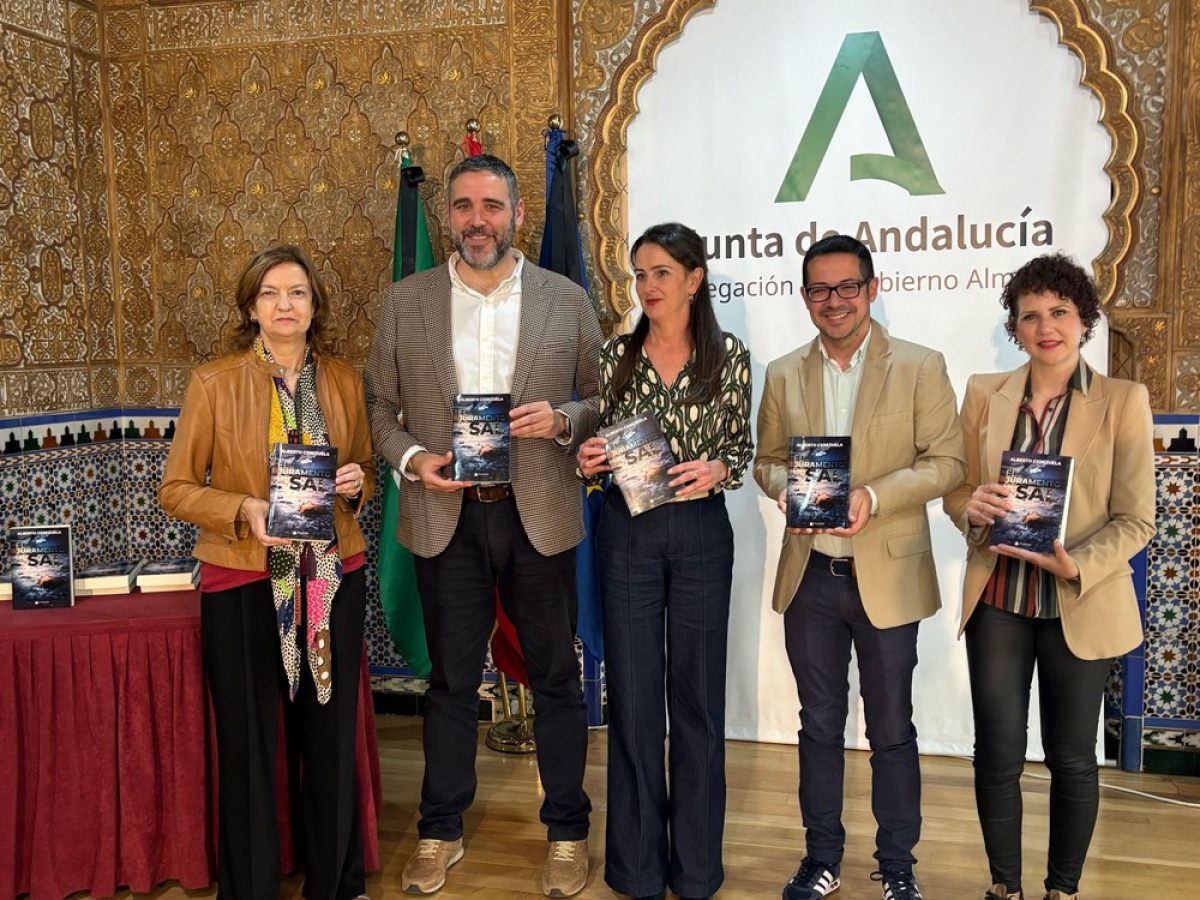 La Junta recibe la donación de Círculo Rojo de 150 ejemplares de la novela \'El juramento de sal\'