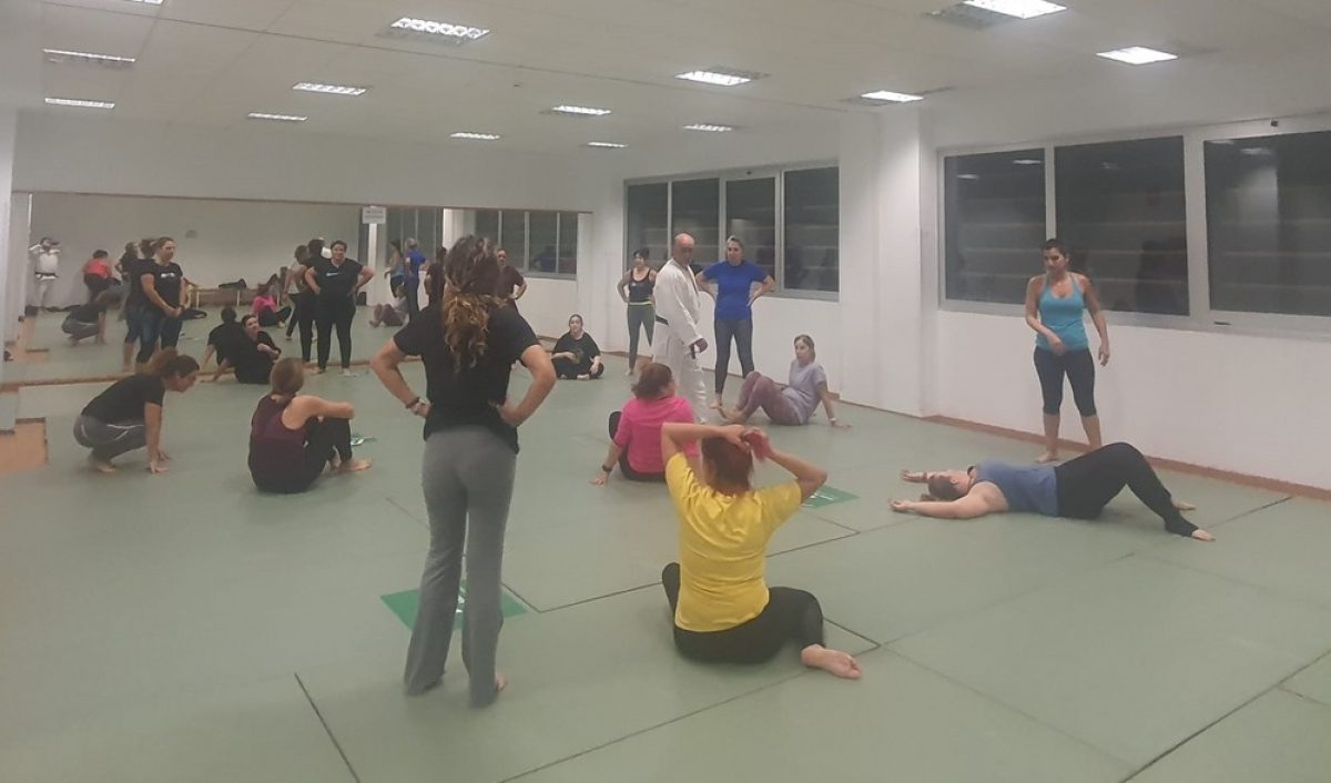 Vícar lanza una nueva edición del taller de defensa personal femenina