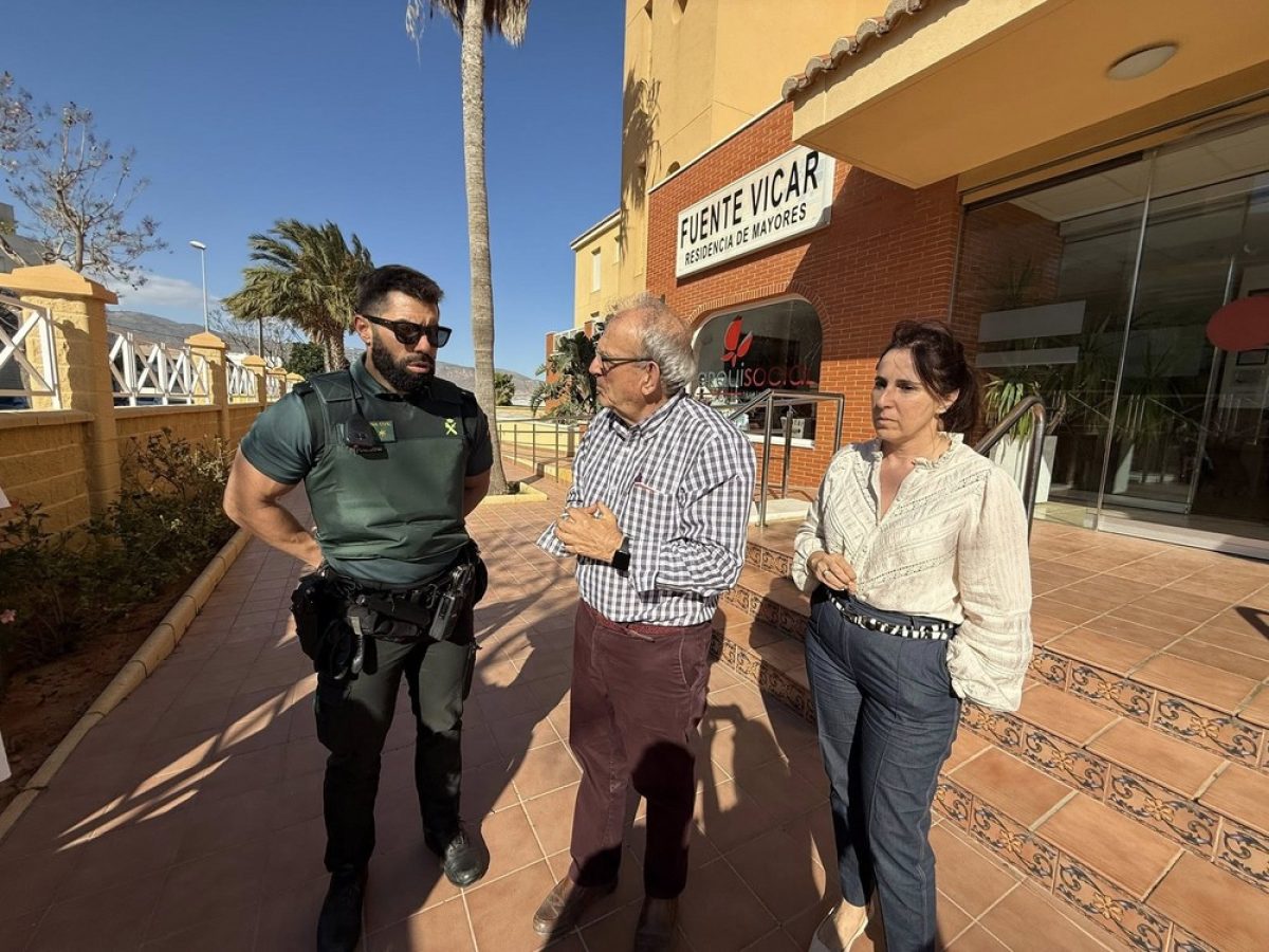 En Vícar siguen trabajando para que la luz y el agua vuelvan a todo el municipio