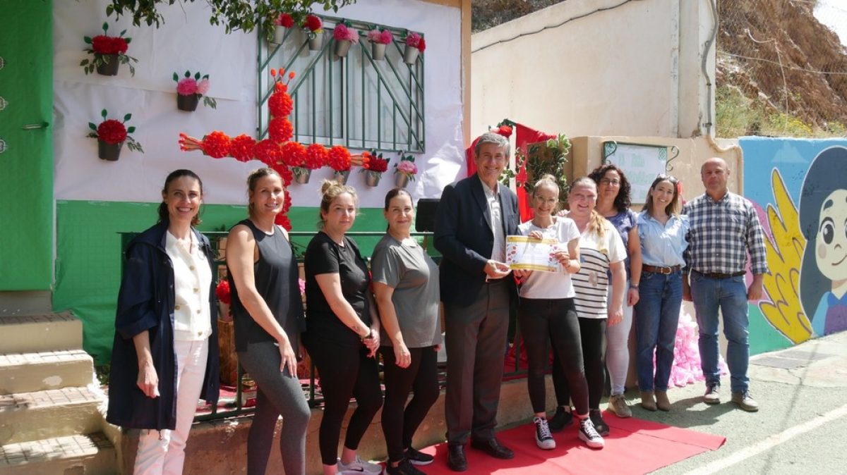 La creación del AMPA Montecristo del CEIP Abdera de Adra, ganadora del Concurso de Cruces de Mayo escolares