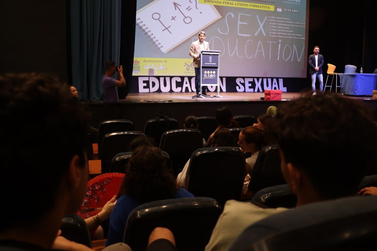 Más de 200 alumnos de secundaria de El Ejido se forman con el Programa de Educación Afectivo Sexual \'¿Por dónde empezar?\'