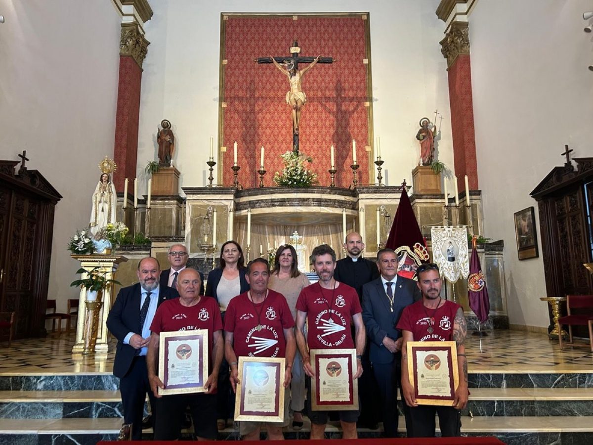 Dalías recibe con emoción a los peregrinos del Cristo de la Luz que llegaron desde Sevilla en una jornada histórica